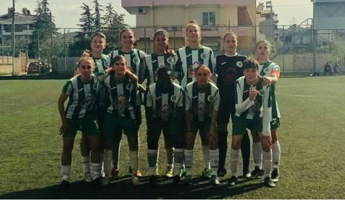 FK Apolonia skuadra e pare semra sezoni 2022-2023 ne ndeshjen me Lacin